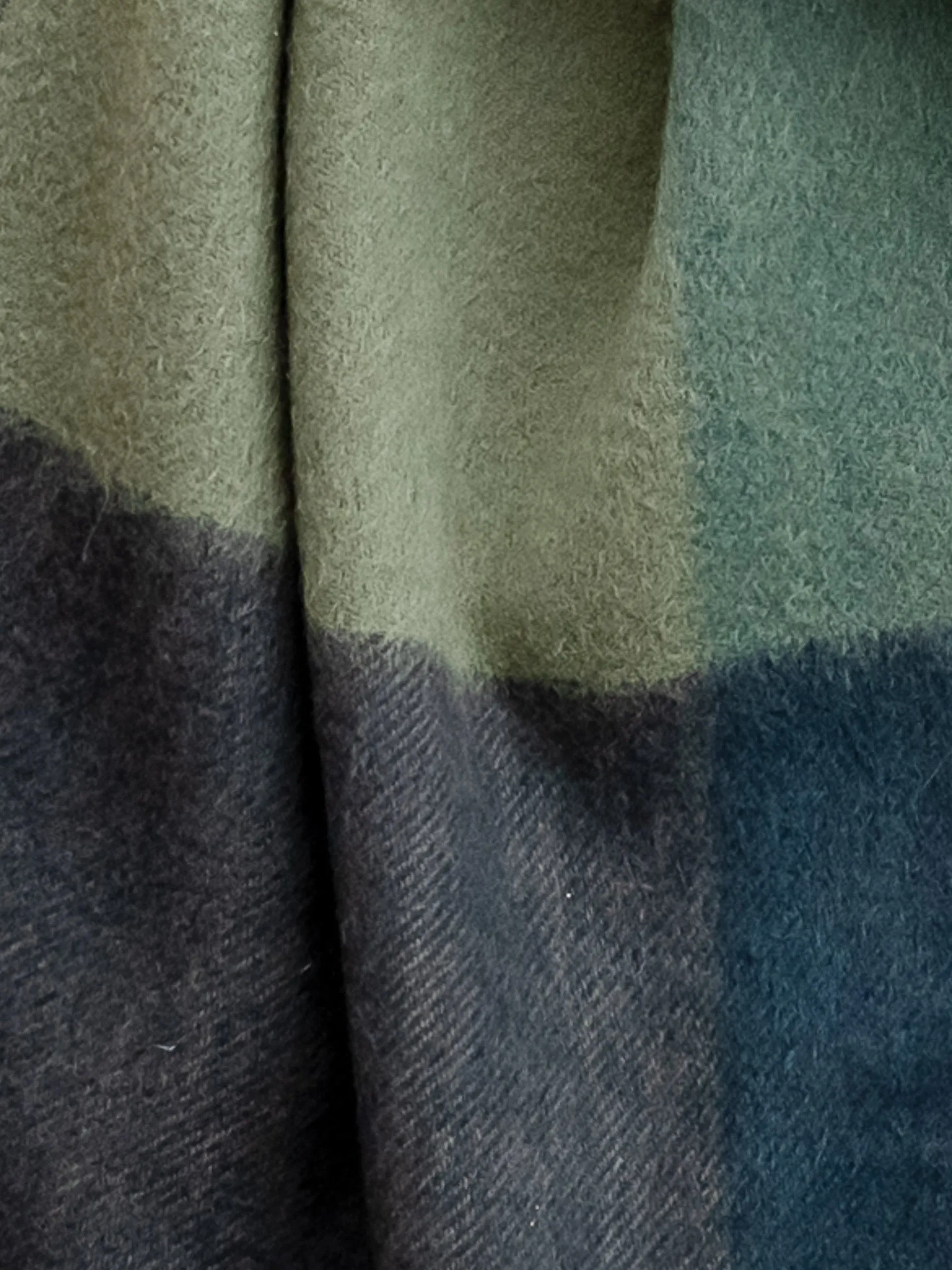 Lambswool oversized scarf in green edge check