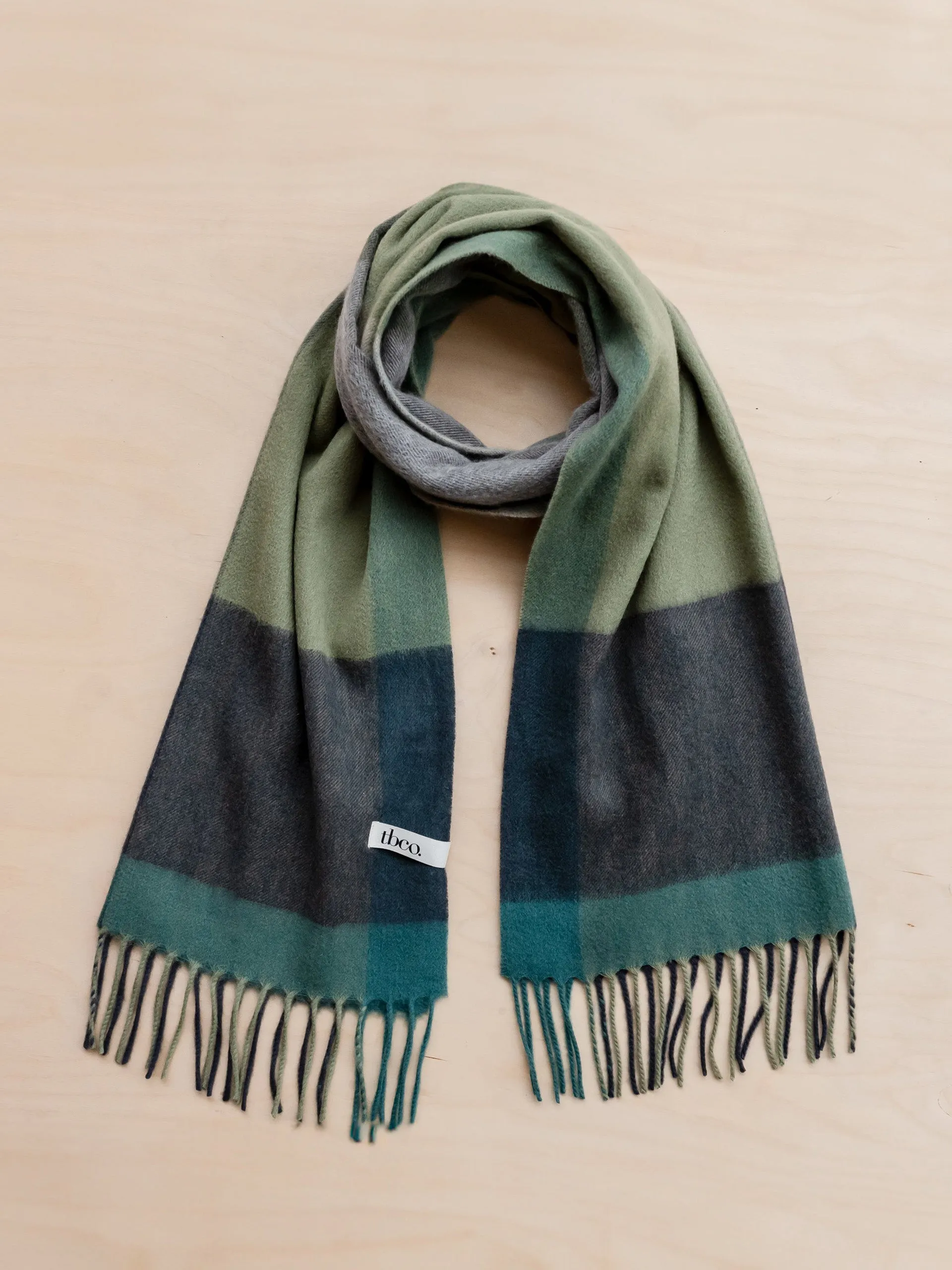 Lambswool oversized scarf in green edge check